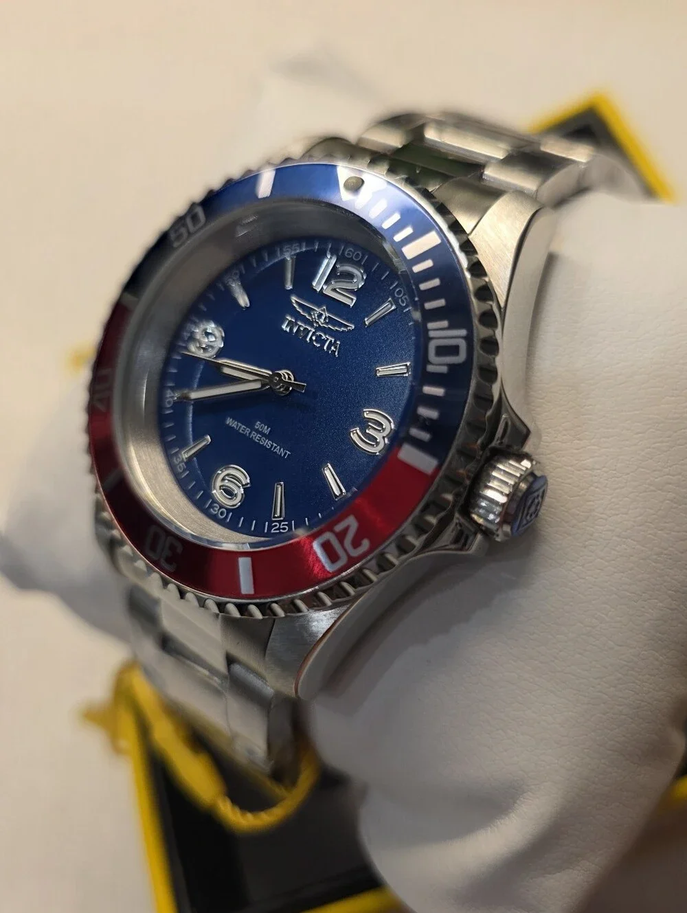 372. Invicta 69482 Men's Quartz Watch Blue Dial Red Rowan Pepsi Stainless Steel